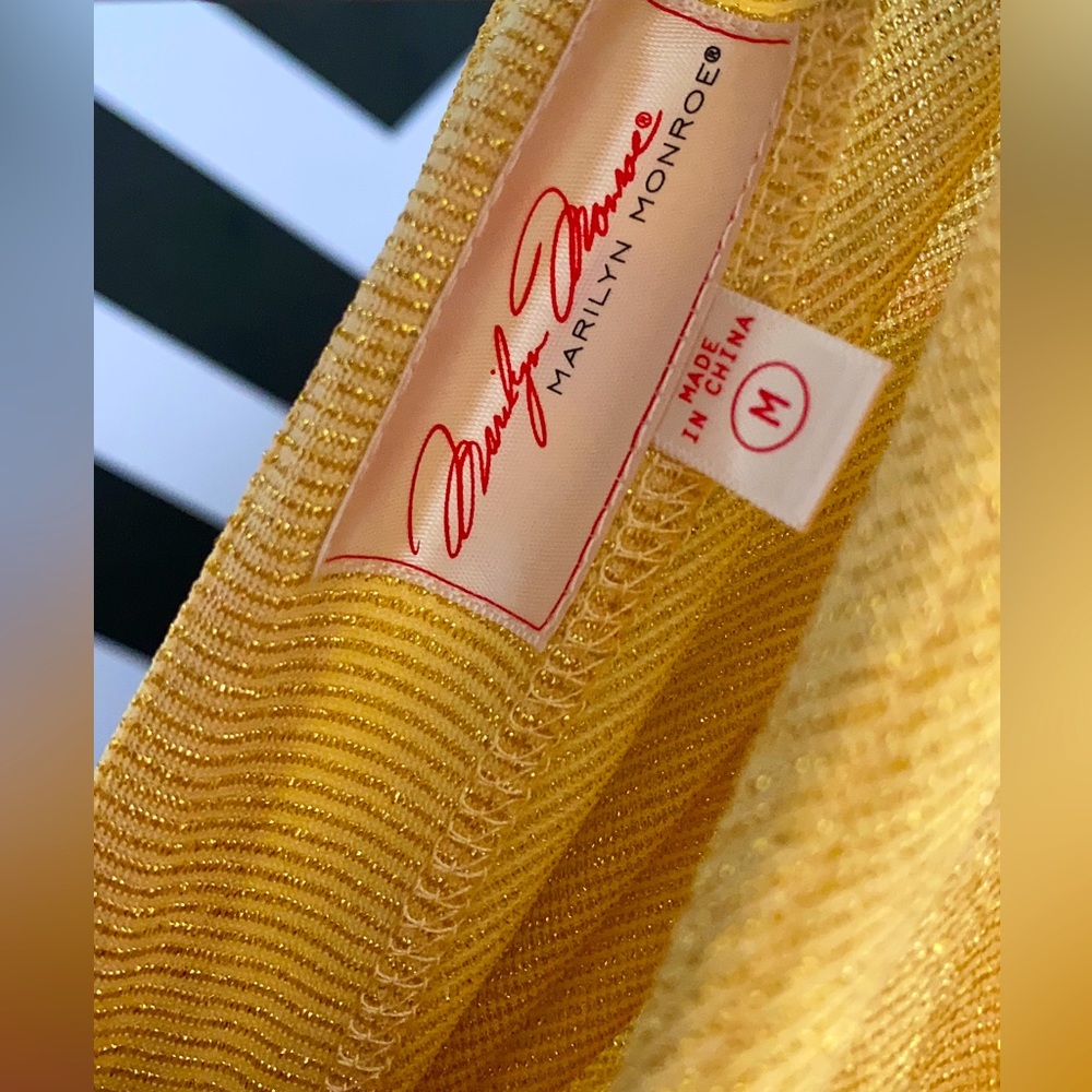 Marilyn Monroe Golden Dress - Picture 2 of 4